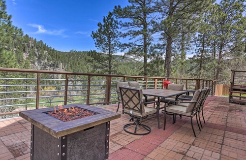 Keystone Cabin | Inviting Keystone Cabin with Mount Rushmore Views & Spa