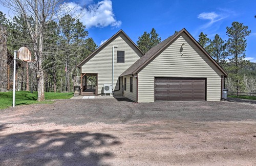 Keystone Cabin | Inviting Keystone Cabin with Mount Rushmore Views & Spa