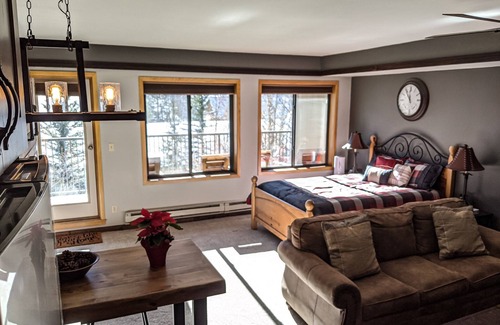 Mountain House Condo | Cozy Studio with Breathtaking Slope Views & Hot Tub Access