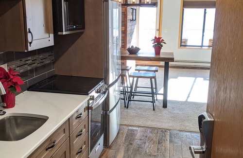 Mountain House Condo | Cozy Studio with Breathtaking Slope Views & Hot Tub Access