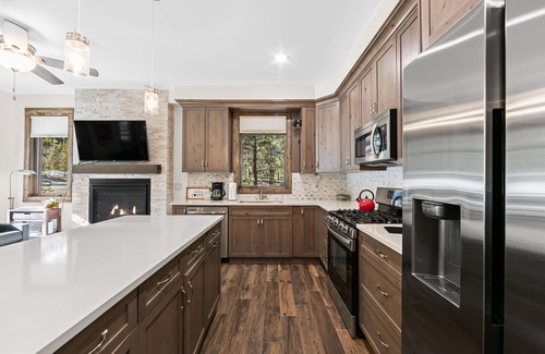 Lakeside Village Condo | Cozy Condo in Keystone with Hot Tub & Shuttle to Lifts