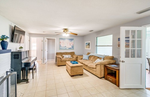 Keystone Heights Cottage | Unwind at Keystone Heights: Lakefront Vacation Retreat