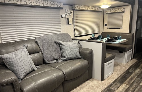 Thermal House | Premier Travel Trailer for 10 with Ocean View in Anza Borrego