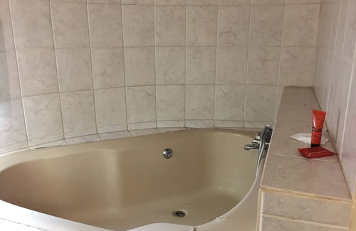 Kanye Cabin | Family-Friendly Kgogomodumo Lodge with Breakfast Included