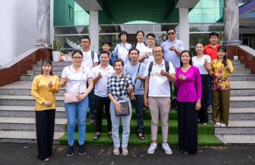 Vi Thanh Hotel | Discover Khách Sạn Bông Sen: Pet-Friendly with Pool Access