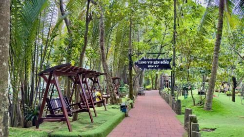 Thuan An Hotel | Khách Sạn Dìn Ký Cầu Ngang Bình Dương