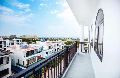 Sam Son Hotel | Galvin Hotel: Oceanfront Escape with Pool & Breakfast