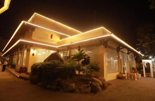 Ha Tien Hotel | Discover Comfort at Khách sạn HÀ TIÊN XƯA with Pool & Breakfast
