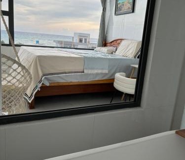 Phu Quy Hotel | Discover Khách sạn Hoàng Phú: Oceanfront Bliss Awaits