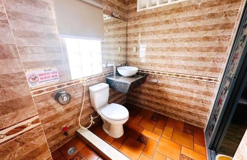 District 12 Hotel | Discover Khách Sạn Hoàng Thanh Thủy 4: Family-Friendly Stay