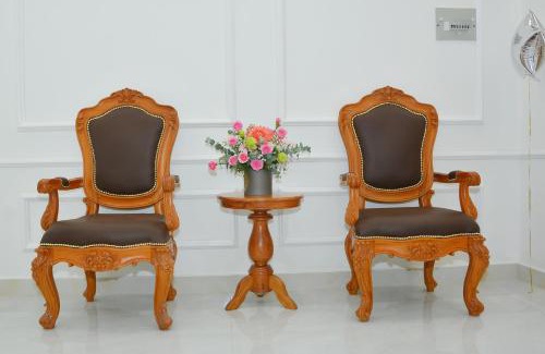 Duc Trong Hotel | Elegant Stay at Khách sạn Le Royal - Family Friendly & Accessible