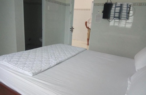Ninh Hai Hotel | Discover Khách sạn Mộng An: Family-Friendly with Ocean Views