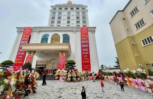 Dien Chau Hotel | Discover Oceanfront Bliss at Minh Phú Diamond Palace