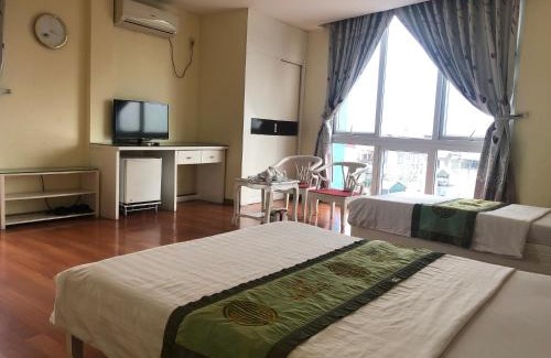 Long Bien Hotel | Discover Khách sạn Phúc Thành: Family-Friendly Retreat