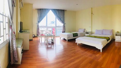 Long Bien Hotel | Discover Khách sạn Phúc Thành: Family-Friendly Retreat