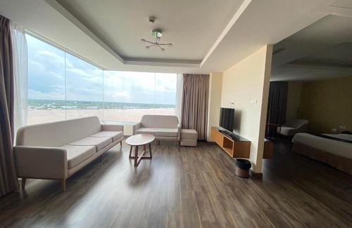 Vinh Long Hotel | Welcoming Sài Gòn Vĩnh Long Hotel with Pool & Restaurant