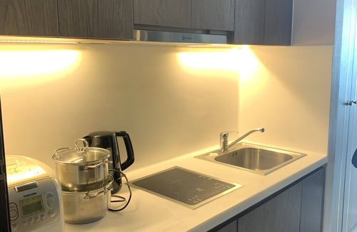 Tran Phu Beach Apartment | Discover Khâch San & Cân Ho Panorama: Poolside Relaxation