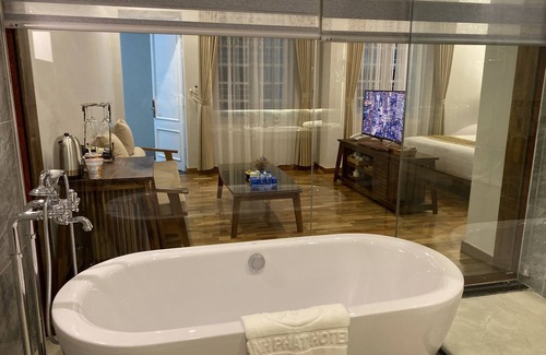 Thanh Hoa Hotel | Discover Khach San Anh Phat 1: Family-Friendly Comfort