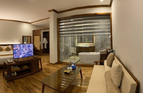 Thanh Hoa Hotel | Discover Khach San Anh Phat 1: Family-Friendly Comfort