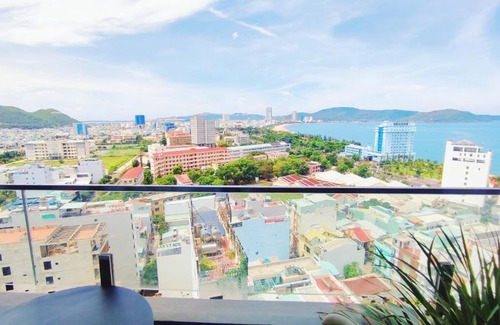 Quy Nhon Apartment | Scenic Quy Nhon Hotel: 3 Bedrooms with Sea View & Pool