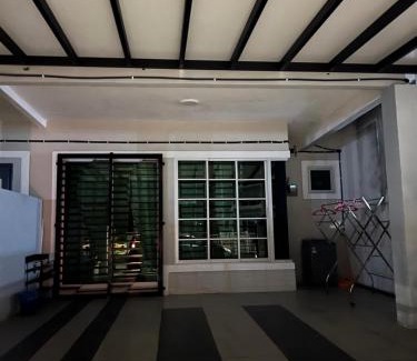 Kluang House | Discover Khalish Homestay: Family & Pet-Friendly Retreat