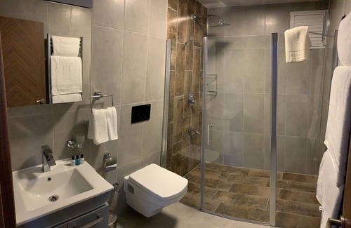 Tokat House | Inviting Khall Suite's: Child-Friendly with Breakfast & More