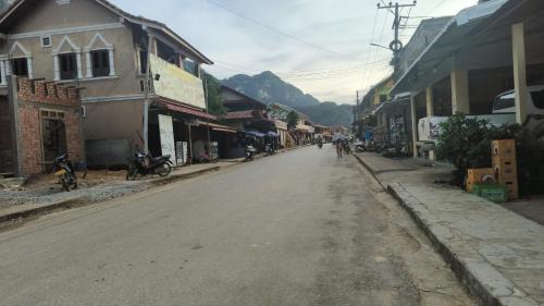 Nong Khiaw House | Cozy Khamphan Guesthouse: Family-Friendly Retreat Awaits