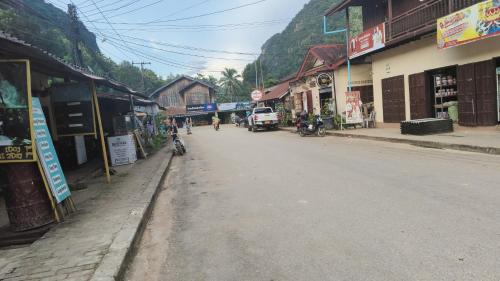 Nong Khiaw House | Cozy Khamphan Guesthouse: Family-Friendly Retreat Awaits