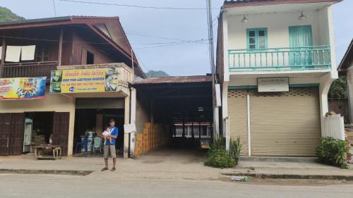 Nong Khiaw House | Cozy Khamphan Guesthouse: Family-Friendly Retreat Awaits