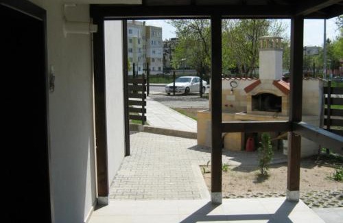 Elin Pelin Apartment | Cozy Khan Krum House & Apartments: Family-Friendly Retreat