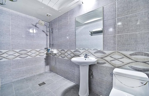 Chorye Hotel | Accessible Comfort at Khan Motel with Free Breakfast