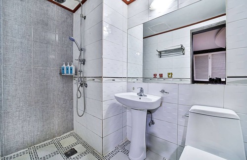 Chorye Hotel | Accessible Comfort at Khan Motel with Free Breakfast