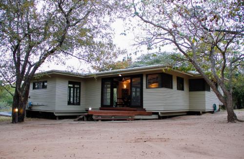 Hluhluwe Cabin | Unforgettable Stay at Khangela Private Game Lodge, Hluhluwe