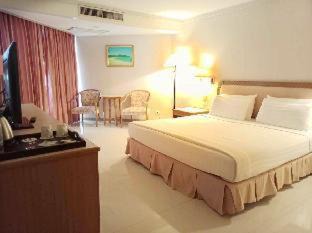 Khanom Hotel | Relaxing Khanom Golden Beach Hotel with Oceanfront Access