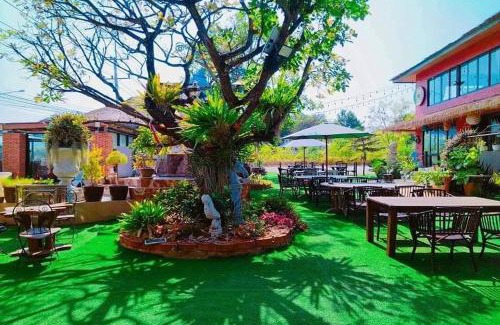 Na Chom Thian Hotel | Relax at Khao Chi Chan Resort with Pool and Pet-Friendly Amenities