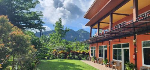 Khlong Sok Hotel | Discover Khao Sok Country Resort with Pool and Ocean Views