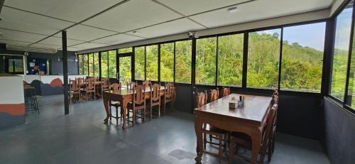 Khlong Sok Resort | Discover Khao Sok Horizon: Family-Friendly Retreat Awaits