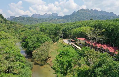 Phanom Resort | Relax at Khao Sok River Home Resort with Hot Tub & Dining