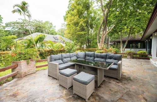 Nong Nam Daeng House | Discover Khao Yai Log House: Family-Friendly 4-Star Retreat