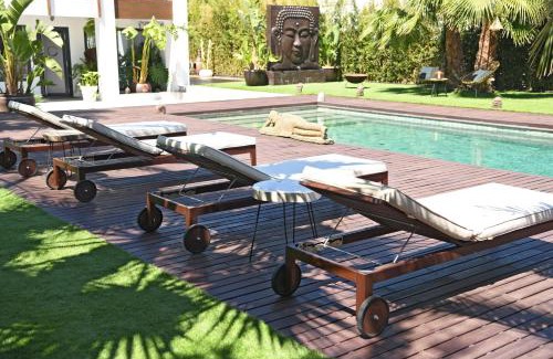 El Albir Bed & Breakfast | Kharisma: Oceanfront Retreat with Pool & 9.6/10 Ratings