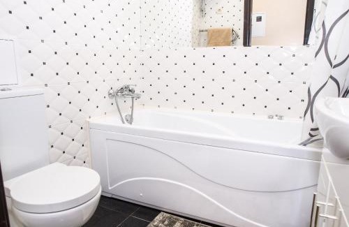 Dzerzhyns'kyi District Apartment | Family-Friendly Kharkiv Apartments with Hot Tub Amenities