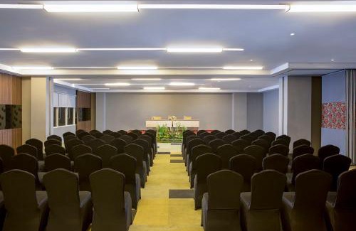 Gresik Hotel | Pet-Friendly Khas Gresik with Pool & Eco Amenities