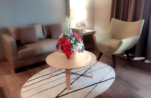 Gresik Hotel | Budget-Friendly Khas Gresik with Pool and Family Amenities