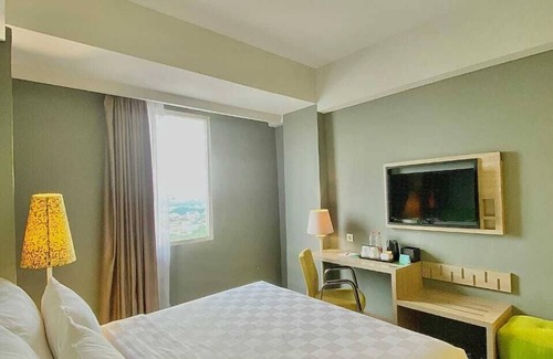 Gresik Hotel | Budget-Friendly Khas Gresik with Pool and Family Amenities