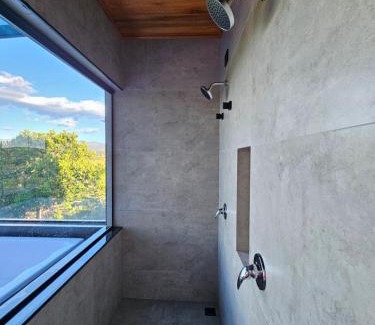 Jaboticatubas Ski Chalet | Romantic Getaway at Khaya Chalés with Hot Tub and 10/10 Rating