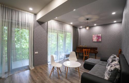 Dilijan House | Family-Friendly Khaz Cottage in Scenic Dilijan