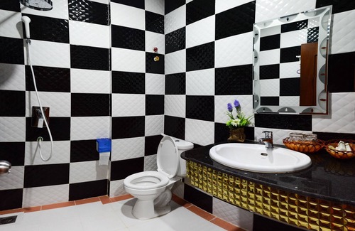 Moung Ruessei Hotel | Relax at Kheang Oudom Hotel: Pool, Spa & Family-Friendly