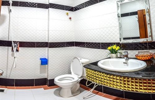 Moung Ruessei Hotel | Relax at Kheang Oudom Hotel: Pool, Spa & Family-Friendly