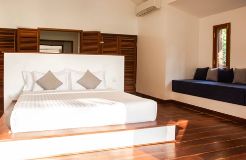 Kampot Hotel | Indulge in Khla Lodge: Double Room with Pool View