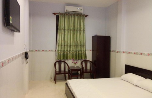 Ninh Kieu Hotel | Discover Khoa Phu Hotel: Family-Friendly with Breakfast Included